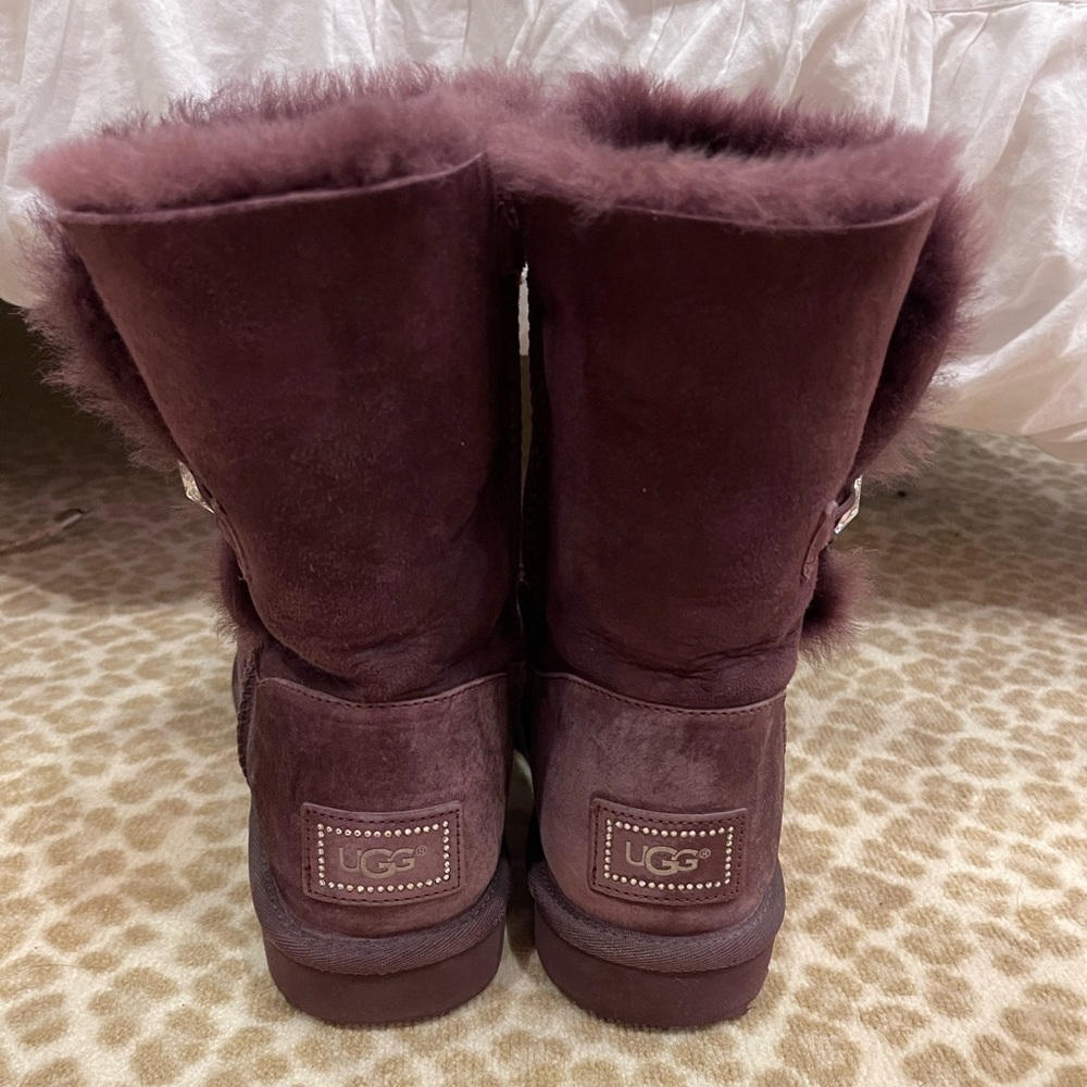 Uggs - image 2